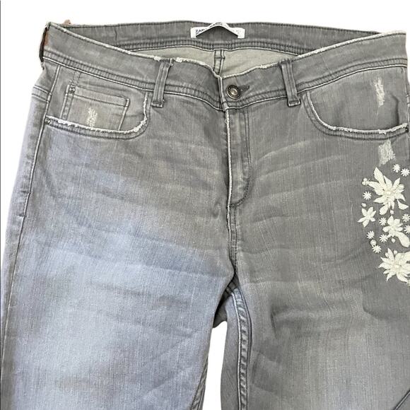 ZARA Jeans Womens Size 12 Gray Mid Rise Ankle Embroidered Flowers Stretchy - Picture 3 of 12